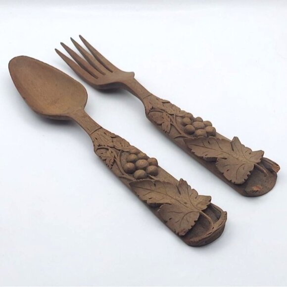 Vintage Hand-Carved Wooden Serving Fork & Spoon Set 3D Grape Leaf Design - Picture 1 of 7